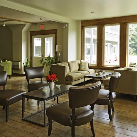 Pine Lodge Muskoka ハンツビル エクステリア 写真