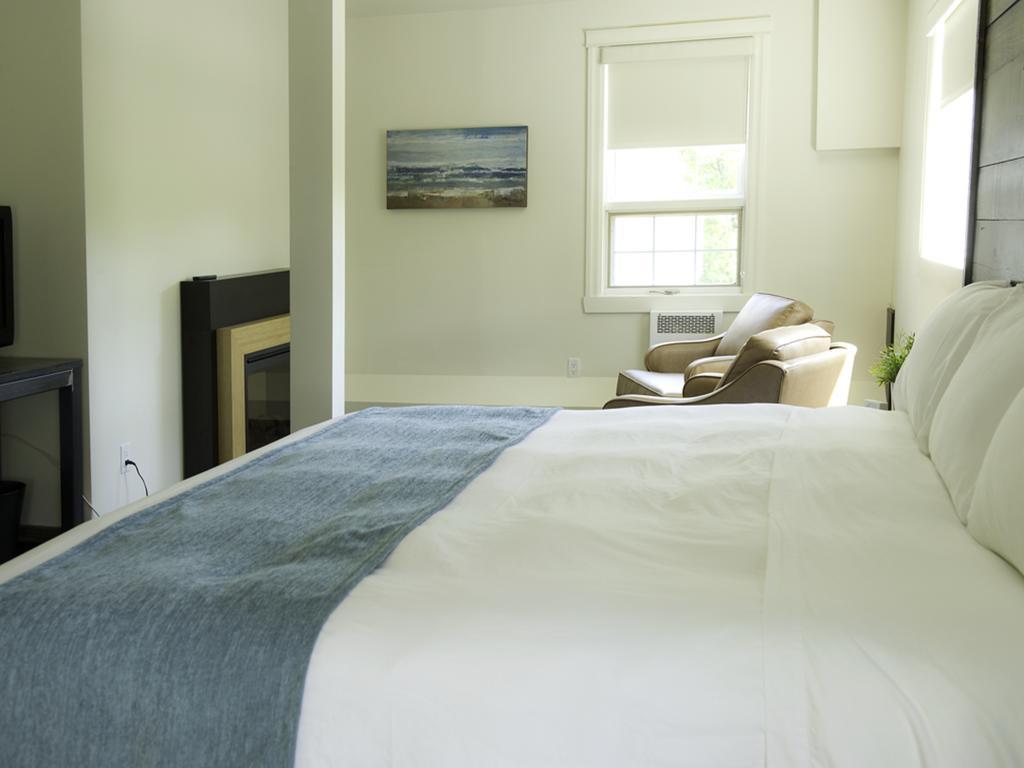 Pine Lodge Muskoka ハンツビル エクステリア 写真