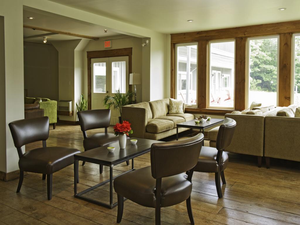 Pine Lodge Muskoka ハンツビル エクステリア 写真