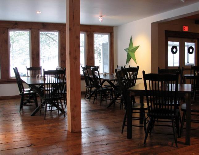 Pine Lodge Muskoka ハンツビル エクステリア 写真