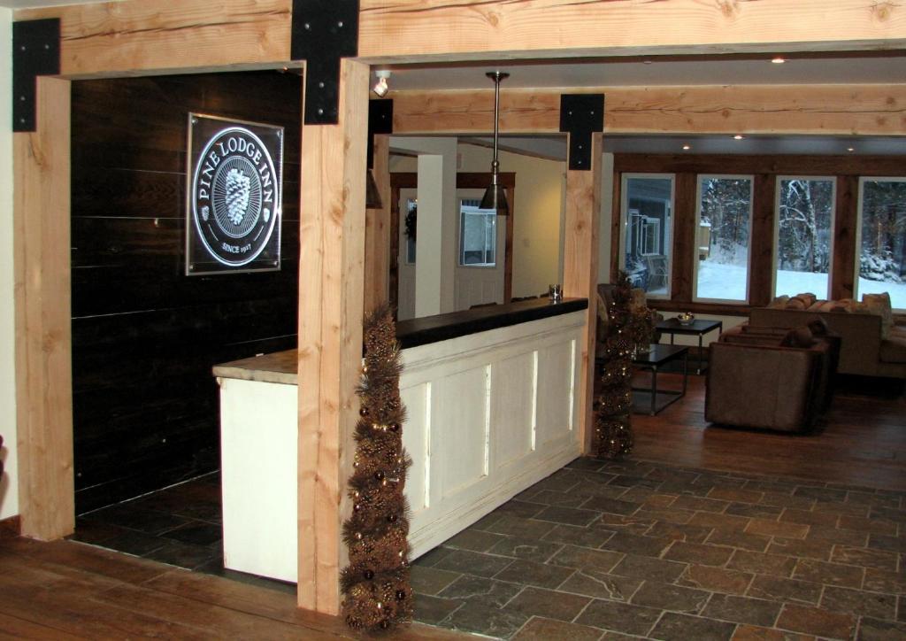 Pine Lodge Muskoka ハンツビル エクステリア 写真