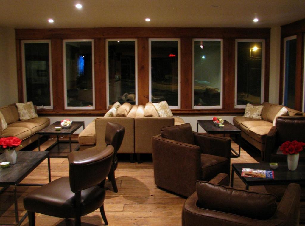 Pine Lodge Muskoka ハンツビル エクステリア 写真