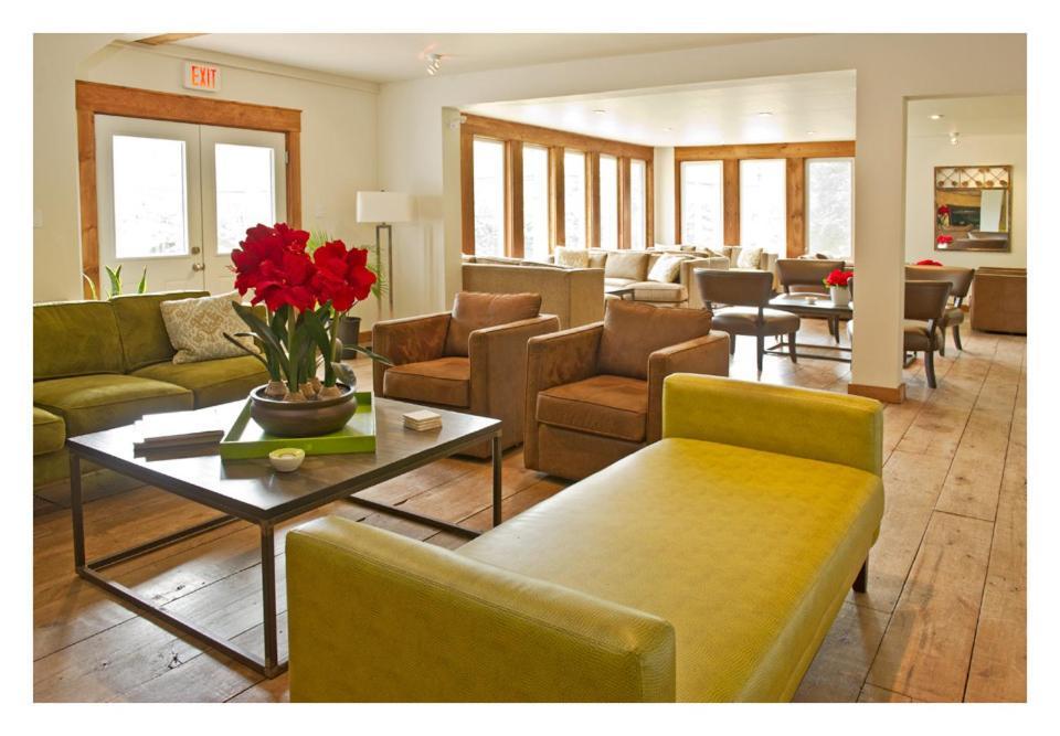 Pine Lodge Muskoka ハンツビル エクステリア 写真