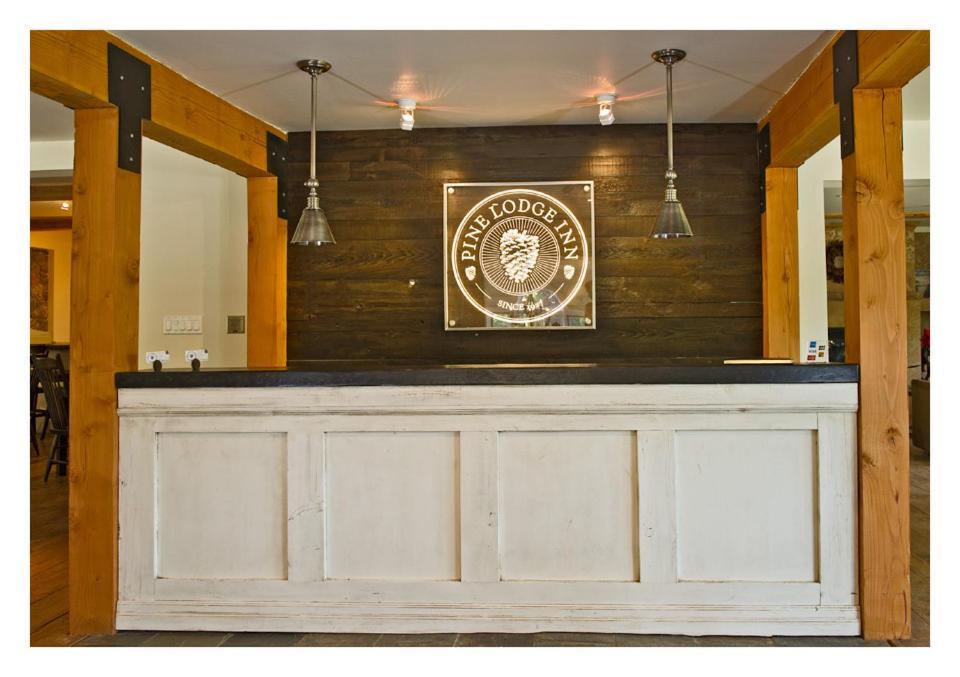Pine Lodge Muskoka ハンツビル エクステリア 写真