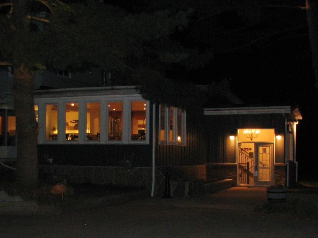 Pine Lodge Muskoka ハンツビル エクステリア 写真