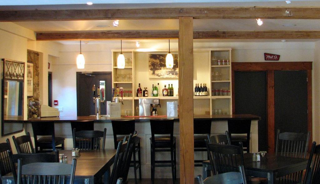 Pine Lodge Muskoka ハンツビル エクステリア 写真