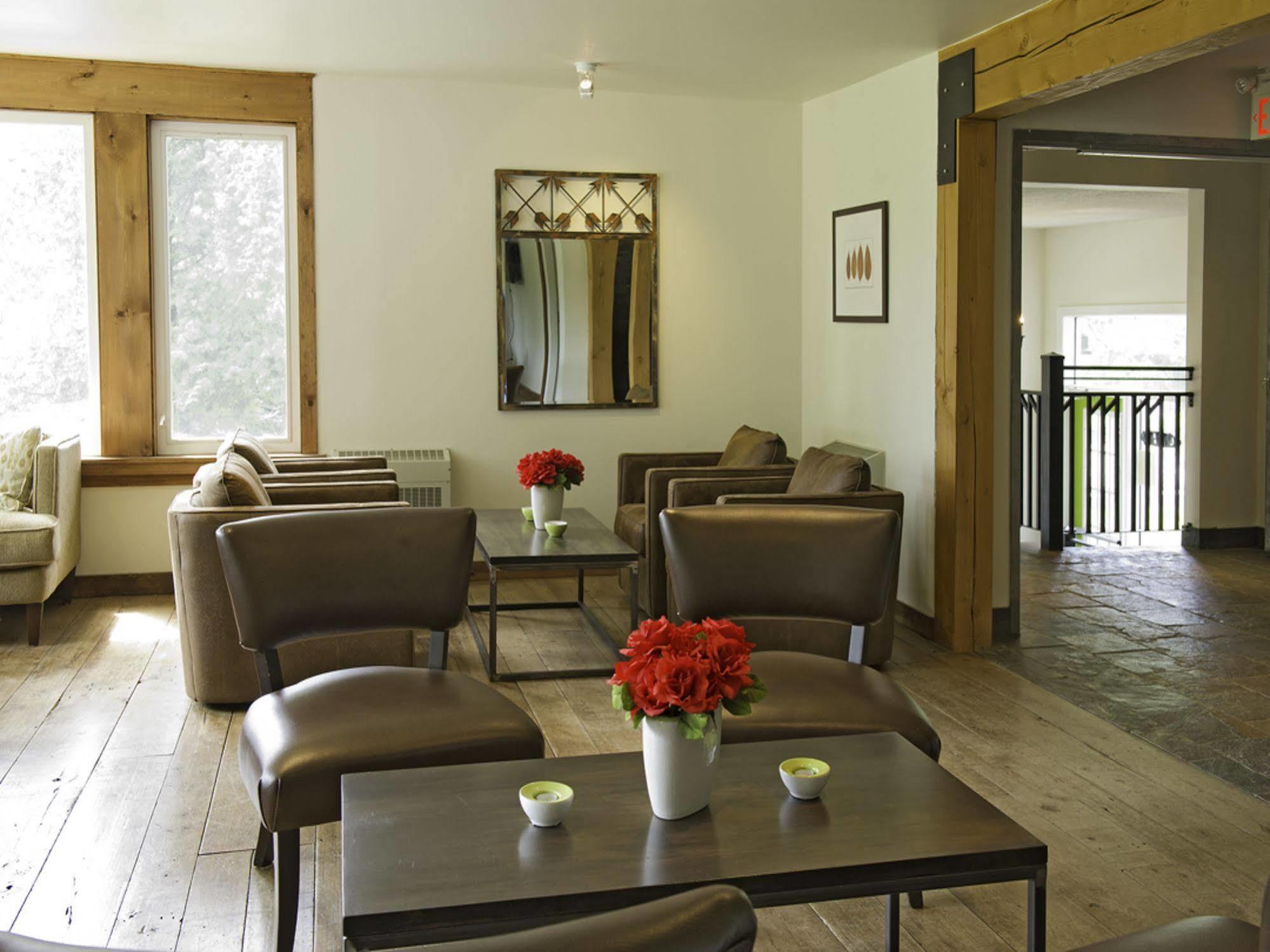 Pine Lodge Muskoka ハンツビル エクステリア 写真