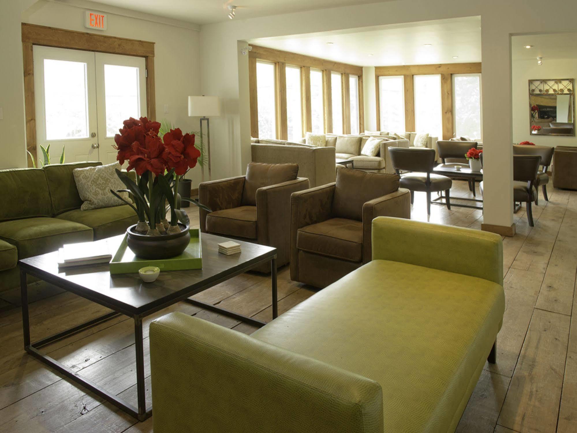 Pine Lodge Muskoka ハンツビル エクステリア 写真