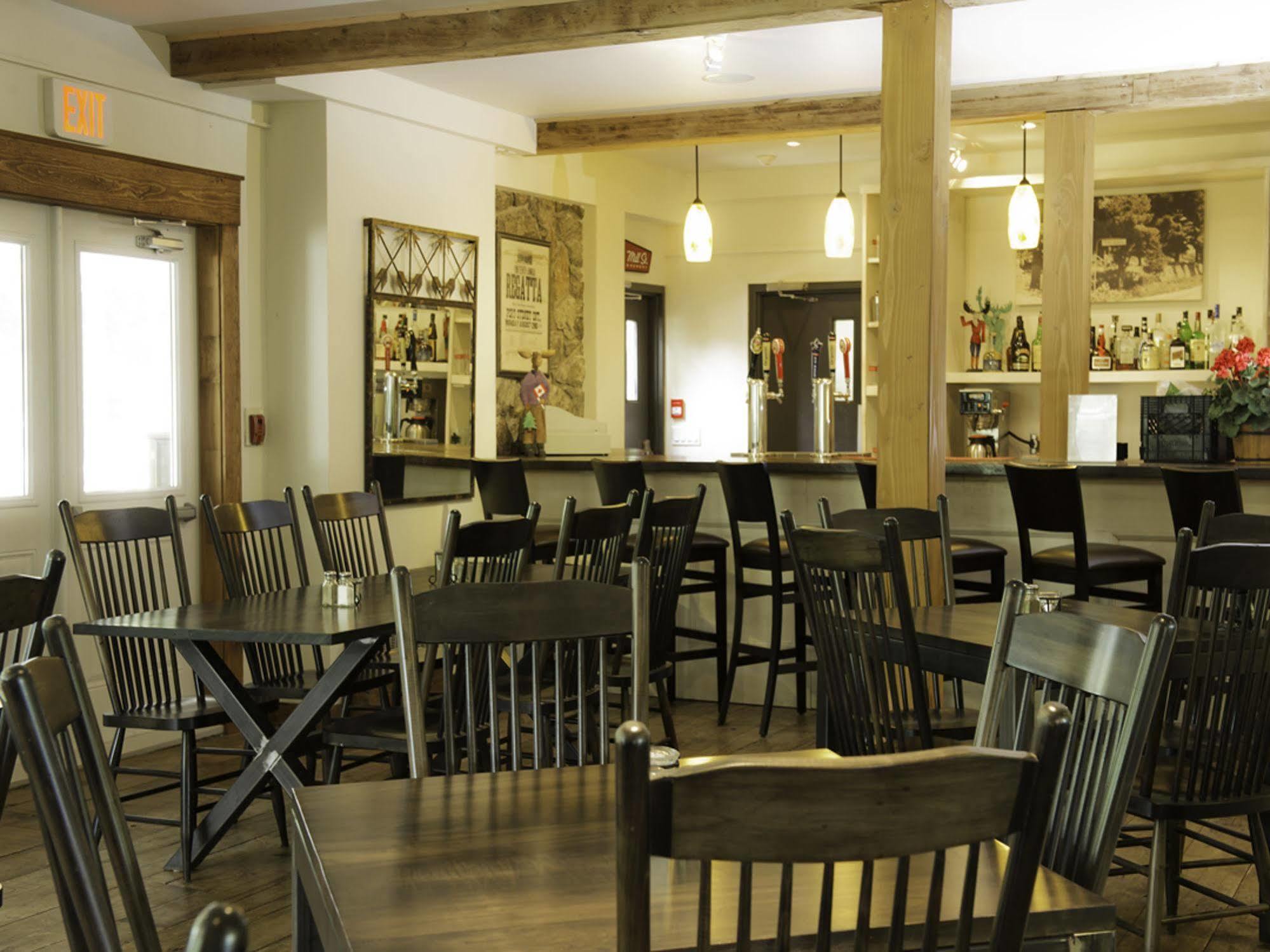 Pine Lodge Muskoka ハンツビル エクステリア 写真