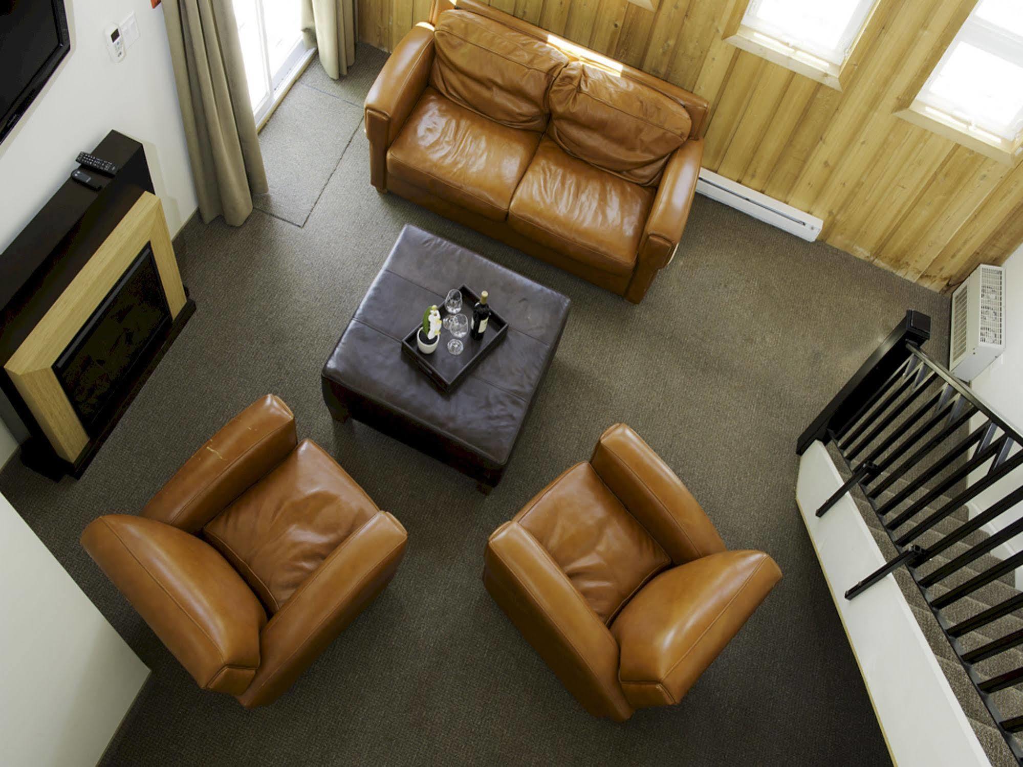 Pine Lodge Muskoka ハンツビル エクステリア 写真