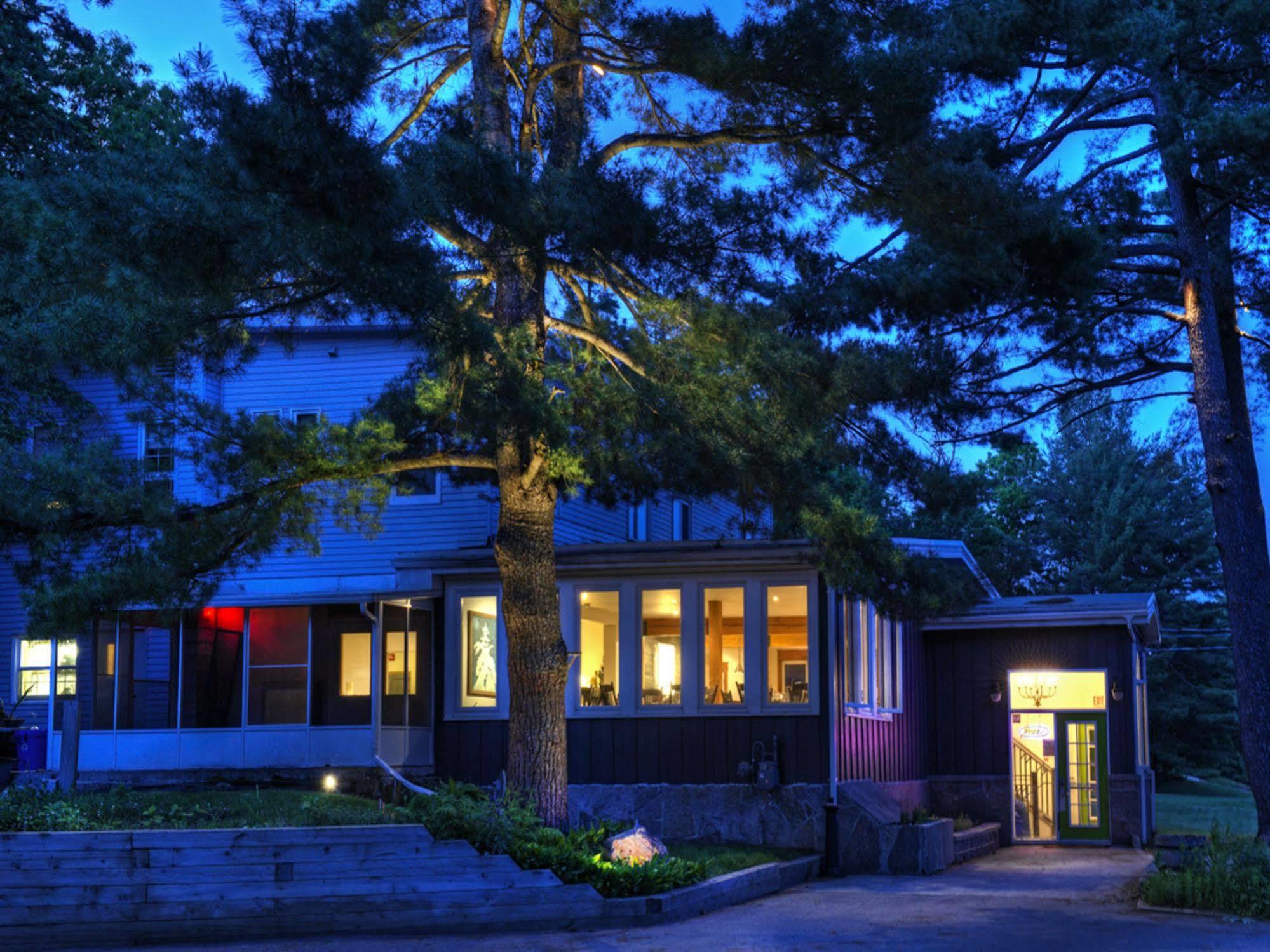 Pine Lodge Muskoka ハンツビル エクステリア 写真