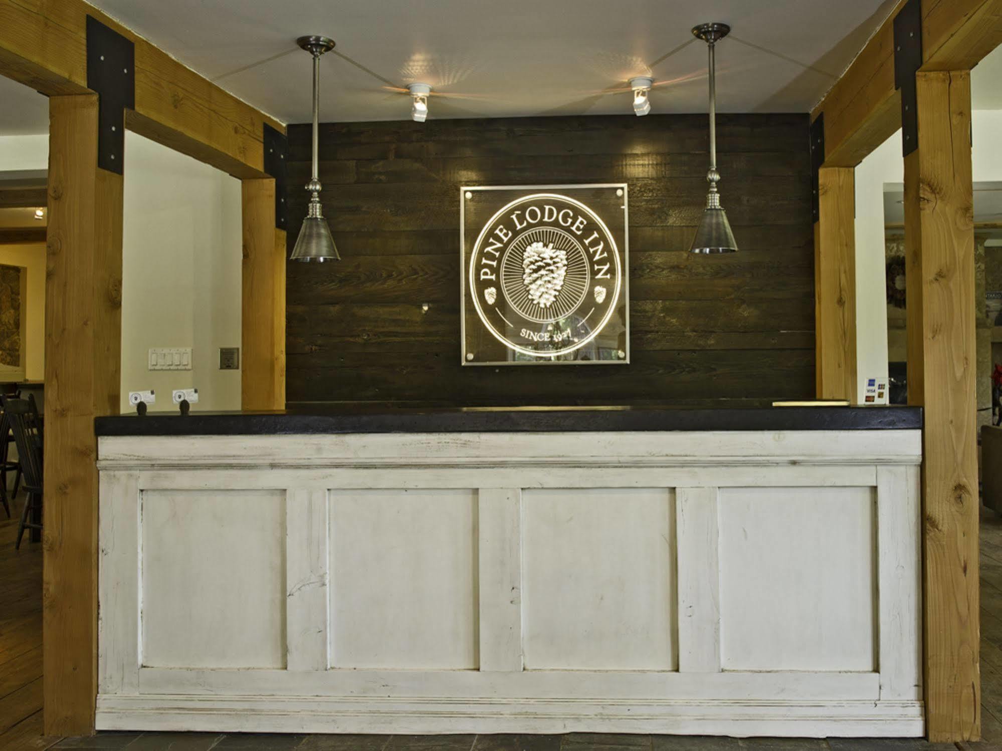 Pine Lodge Muskoka ハンツビル エクステリア 写真